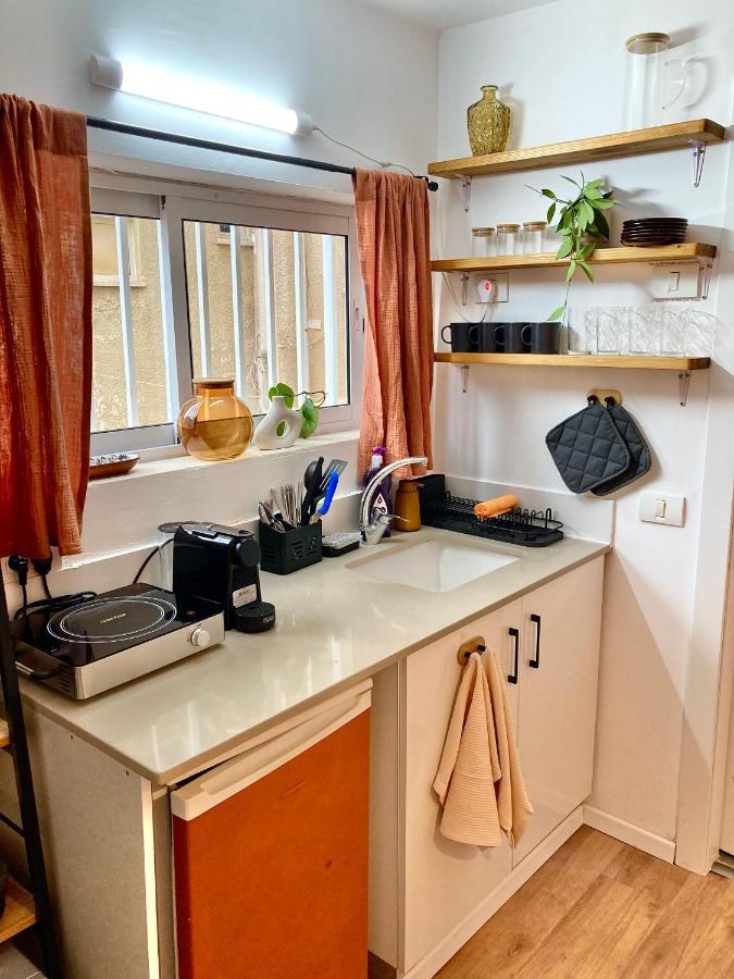 Apartment Dotan's Boutique - By The Beach! Tel Aviv